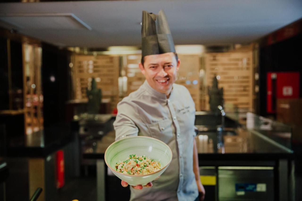 Ic Hotels Green Palace - Kids Concept Antalya Exterior photo A chef wearing a toque